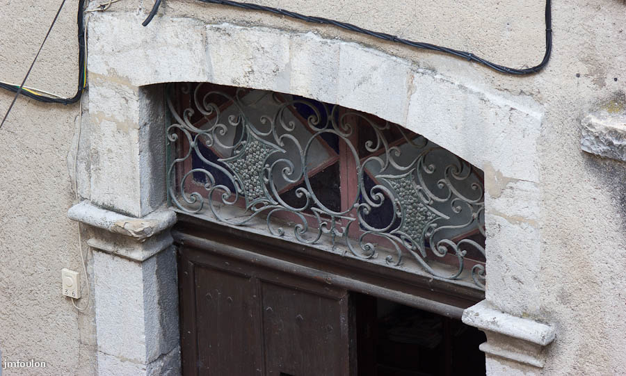 jalet-porte.jpg - Vieille porte rue du Jalet