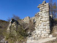 Entre Lauche et St Martin (Vallée du Jabron)  Ruines au lieux dit Rivas