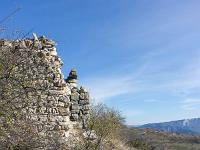 Entre Lauche et St Martin (Vallée du Jabron)  Ruines au lieux dit Rivas
