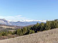 Autour d'Upaix  Vue vers le Nord. Au loin, la chaîne de montagne des Ecrins ...