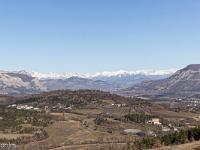 Autour d'Upaix  Vue vers le Nord depuis la tour. A gauche au loin Ventavon, au centre La Saulce et à droite Claret ...