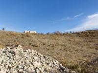 Chapelle Saint-Claude  La chapelle Saint-Claude. A gauche au 1er plan, un pierrier, vestiges de l'époque ou ces terres étaient cultivées et épierrées à chaque labour