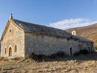 Chapelle Saint-Claude  Les façades Est avec une entrée donnant sur la chapelle et une autre donnant sur la partie arrière. Sans doute la partie habitée de l'édifice qui porte également le clocher