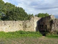 Château de la Madeleine - Chevreuse  Vetiges des murs d'enceinte Est du château