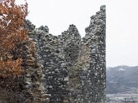 La Chastelas - Vitrolles Hautes-Alpes (XIIe - XIVe)  Tour Sud et vestiges du bâti qui la liait à la tour Nord