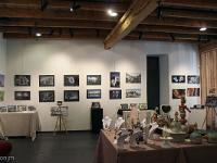 Exposition Collective galerie La Grange à Gap  L'expo - Au fond, mes photographies (sous-verre, alu Dibond et format A4  sur les tables)