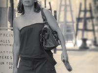 Femmes je vous aime ! ...  Passante au chien