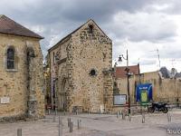 Grataloup - Ciel et Terre  Le musée Grataloup se trouve à Chevreuse (Esonne) dans les vestiges (chapelle) de l'ancien du prieuré St Saturnin, seul témoignage subsistant du prieuré édifié à Chevreuse au 11ème siècle.
