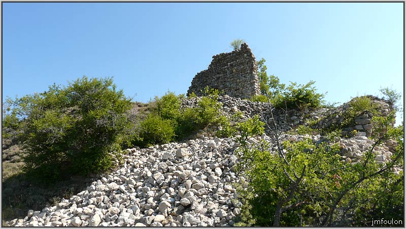 arzelier-ch-42web.jpg - Le château des Arzeliers (XIIème siècle) -