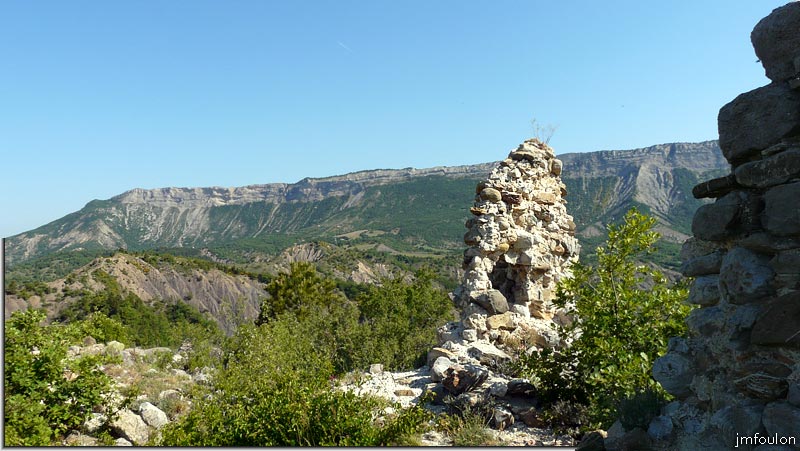 arzelier-ch-47web.jpg - Le château des Arzeliers - Vestiges d'une des tours du château