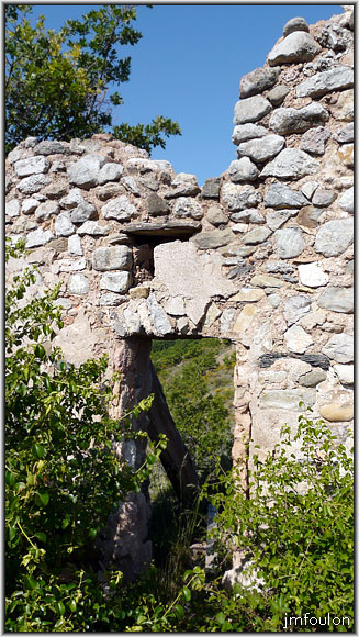 arzelier-village-31.jpg - Ville Vieille - Porte sur la façade Ouest d'une bâtisse. Vue de l'intérieur
