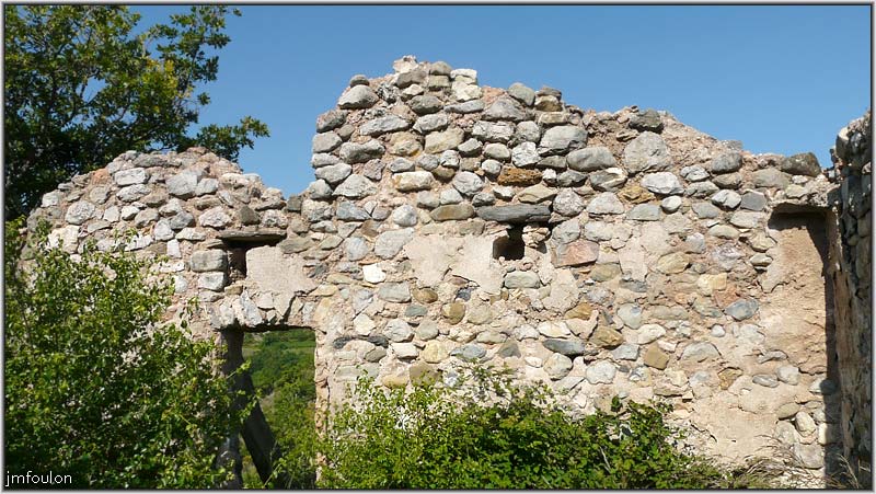 arzelier-village-33.jpg - Ville Vieille - Mur Nord-Ouest en entier (intérieur)