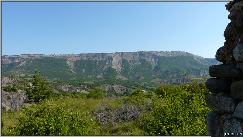 arzelier-village-53.jpg - Ville Vieille - Vue vers le nord sur la barre de Saint Genis