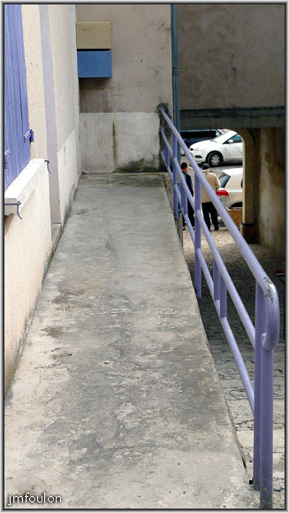 banon-bas-63web.jpg - Passage de la rue des jardins vers la Place de la République