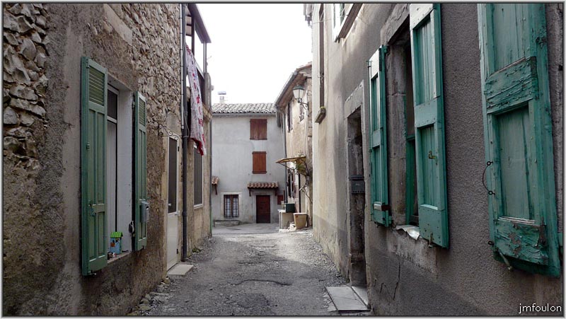banon-bas-67web.jpg - Impasse dans la rue de la Bourgade donnant sous la rue de Jardins