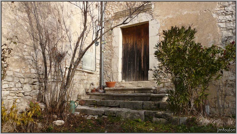 banon-100web.jpg - Une des entrée de l'église (est)