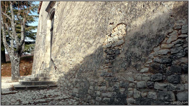 banon-101web.jpg - Façade est de l'église