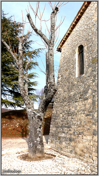 banon-104web.jpg - Angle sud-est de l'église