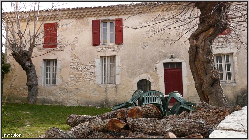 banon-106web.jpg - Maison près de l'église Saint-Marc. Peut être l'ancien presbytère ?