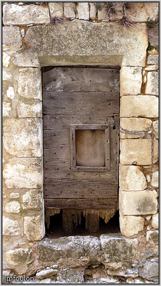 banon-116web.jpg - Vestiges d'une autre porte dans cette même rue