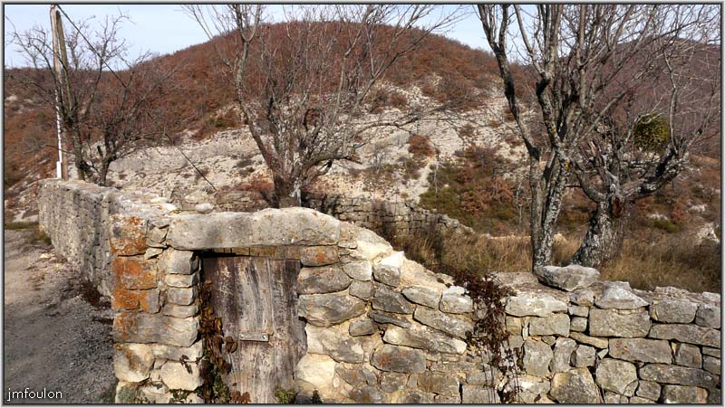 banon-130web.jpg - Entrée de l'enclos