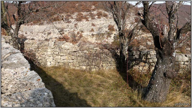 banon-131web.jpg - Murs est et sud de l'enclos