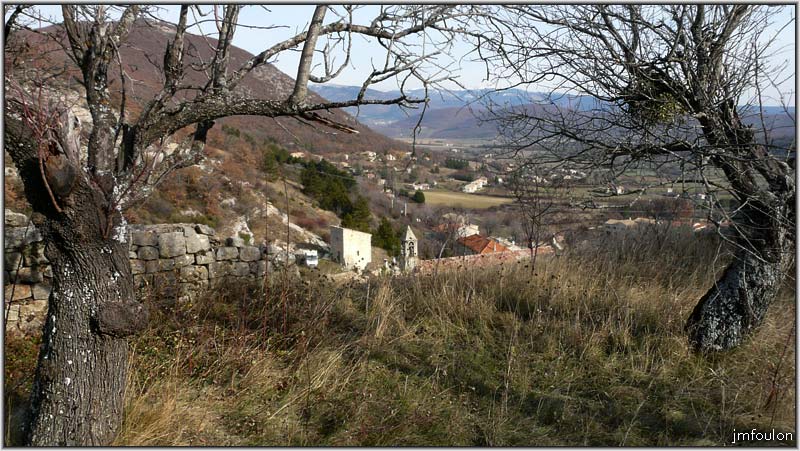 banon-132web.jpg - Vue vers le nord-ouest depuis l'enclos