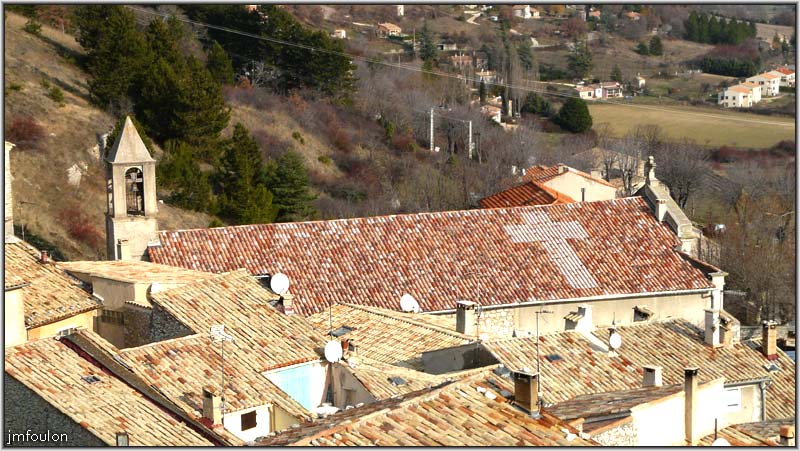 banon-139web.jpg - Zoom sur l'église Saint Just, église actuelle de Banon