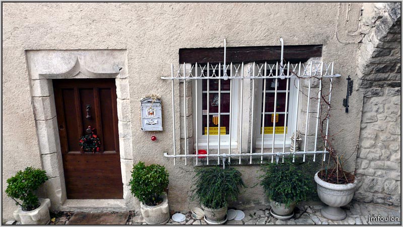 banon-56web.jpg - Porte et fenêtre de la dernière maison au nord avant le couvert