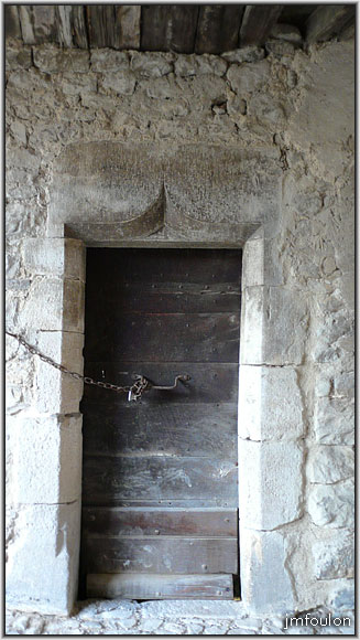 banon-60web.jpg - Porte sous le couvert