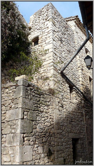 banon-69web.jpg - Superbes chaînages d'angles