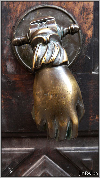 banon-76web.jpg - Détail de la porte. Heurtoir