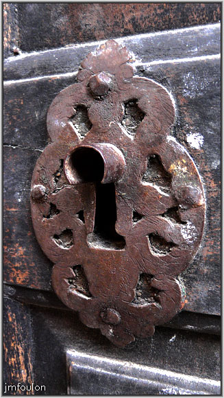 banon-77web.jpg - Détail de la porte. Serrure