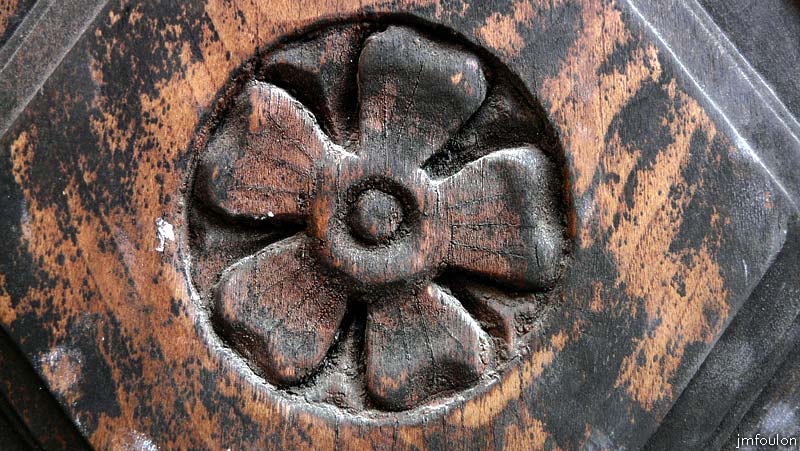 banon-78web.jpg - Détail de la porte. Moulure