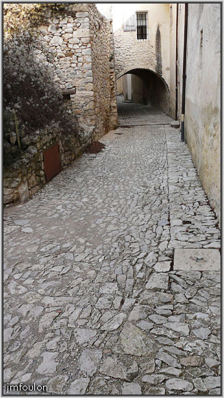 banon-79web.jpg - Plus à l'est dans la rue