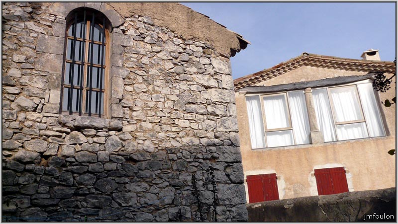 banon-96web.jpg - Partie de la façade nord de l'église Saint-Marc