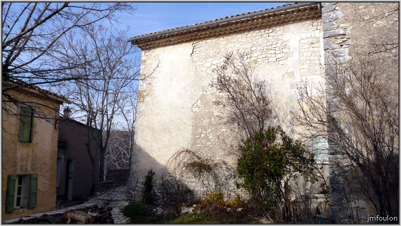 banon-98web.jpg - Autre partie donnant sur la rue du Four Banal de la façade nord de l'église Saint-Marc