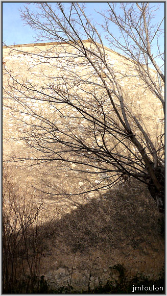 banon-99web.jpg - Pignon nord de l'église Saint-Marc