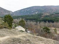 Barret sur Méouge - Hautes Alpes  Au départ de la piste. Vue sur l'entrée des Gorges de la Méouge et le quartier du Paroir