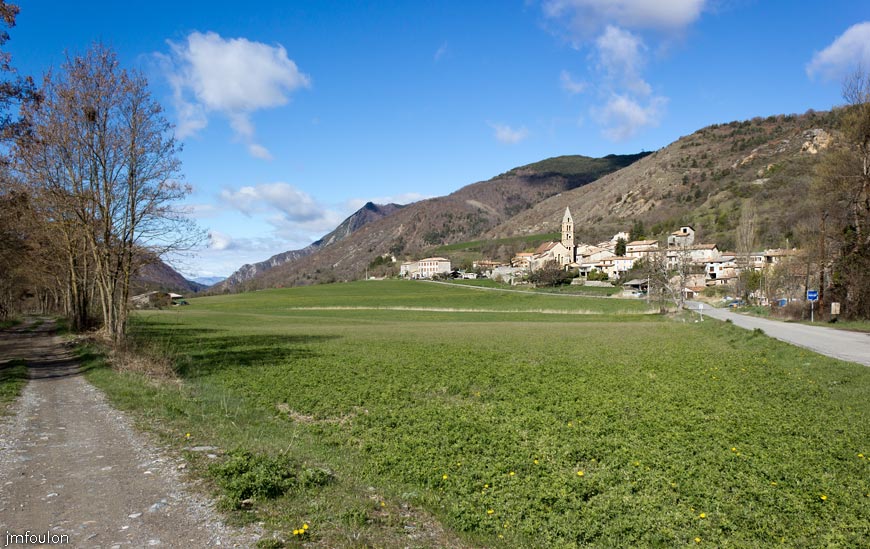 bayons-ch-fer-combe_01.jpg - Bayons - Depuis le Pont du Sasse