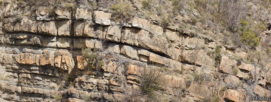 bayons-ch-fer-combe_36.jpg - Couches géologiques