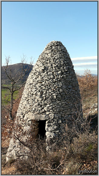 borie-banon-20web.jpg - La borie la plus au sud en forme d'obus (autre vue)