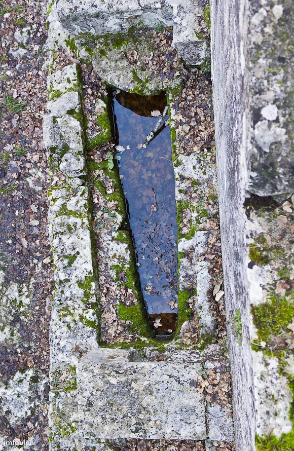 carluc-15-2.jpg - Un des  tombeaux antropomorphes