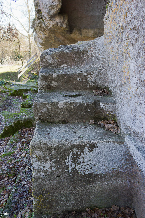 carluc-23-2.jpg - Escalier menant à une céllule monacale troglodytique