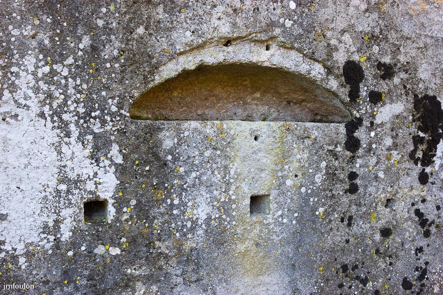 carluc-27-2.jpg - Détail des aménagements dans la roche