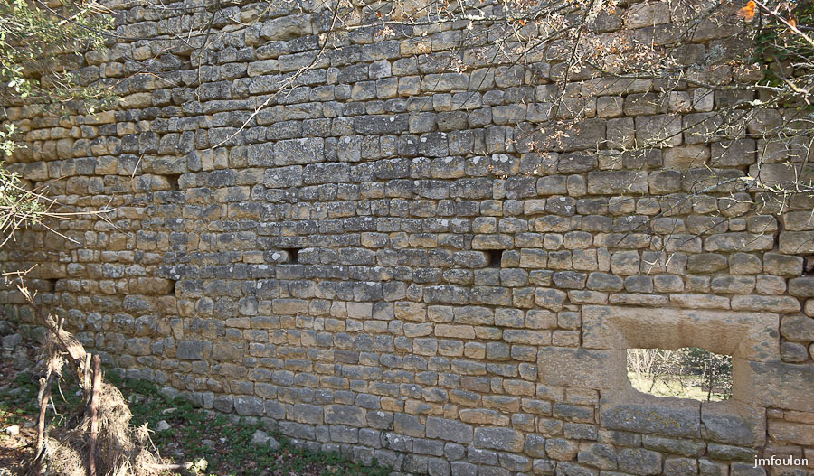 carluc-33-2.jpg - Remparts en haut de la falaise (XIIe)