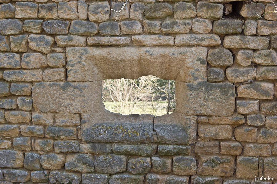 carluc-34-2.jpg - Ouverture dans le rempart