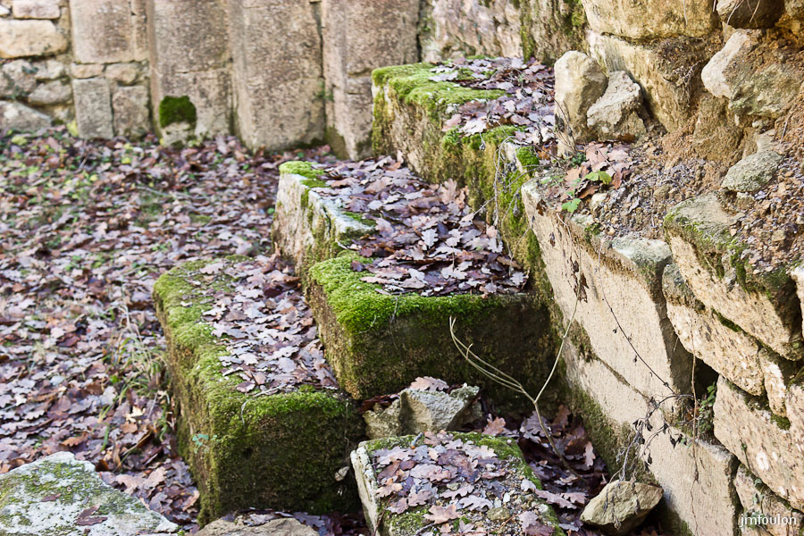 carluc-37-2.jpg - Escalier permettant l'accès à cette partie de la chapelle Notre Dame