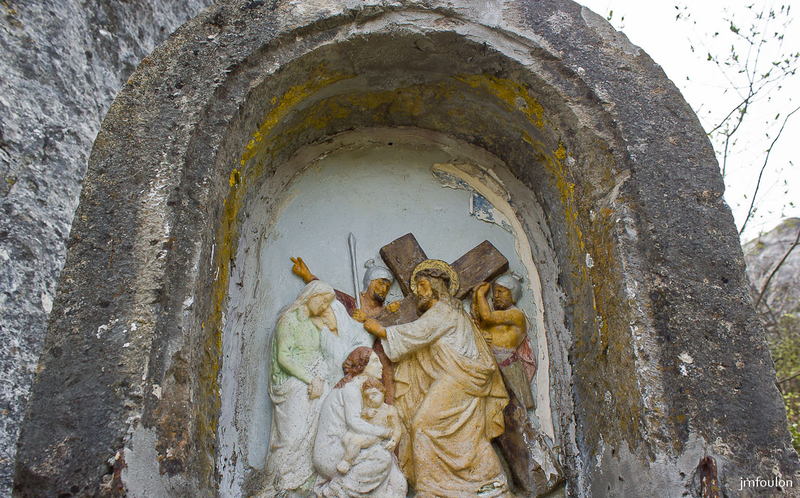 castellane-nd-roc-024.jpg - Détail de la scène dans la niche