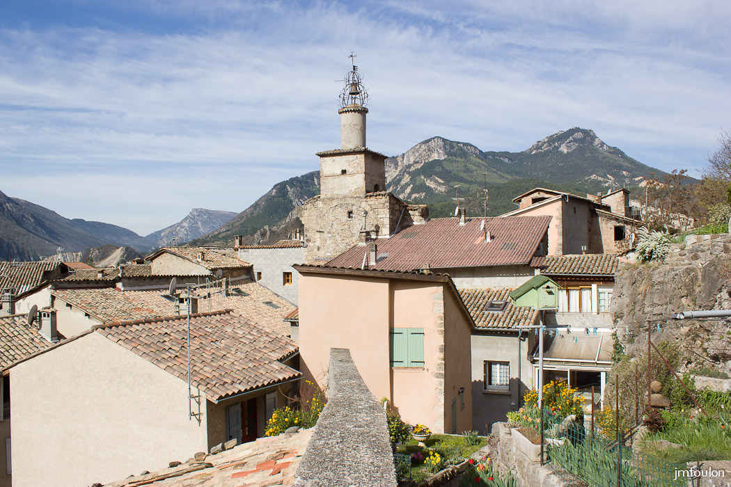 castellane-008.jpg - Castellane - Le curieux campanile de la tour de l'Horloge